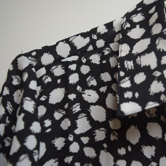 Banana Republic Classic Fit Button-Down in Women's M - Picture 7 of 11